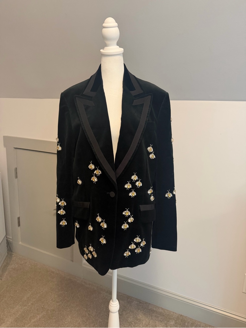 GUCCI Runway Black Velvet Crystal Bee Embellished Blazer Jacket IT 48 Alessandro